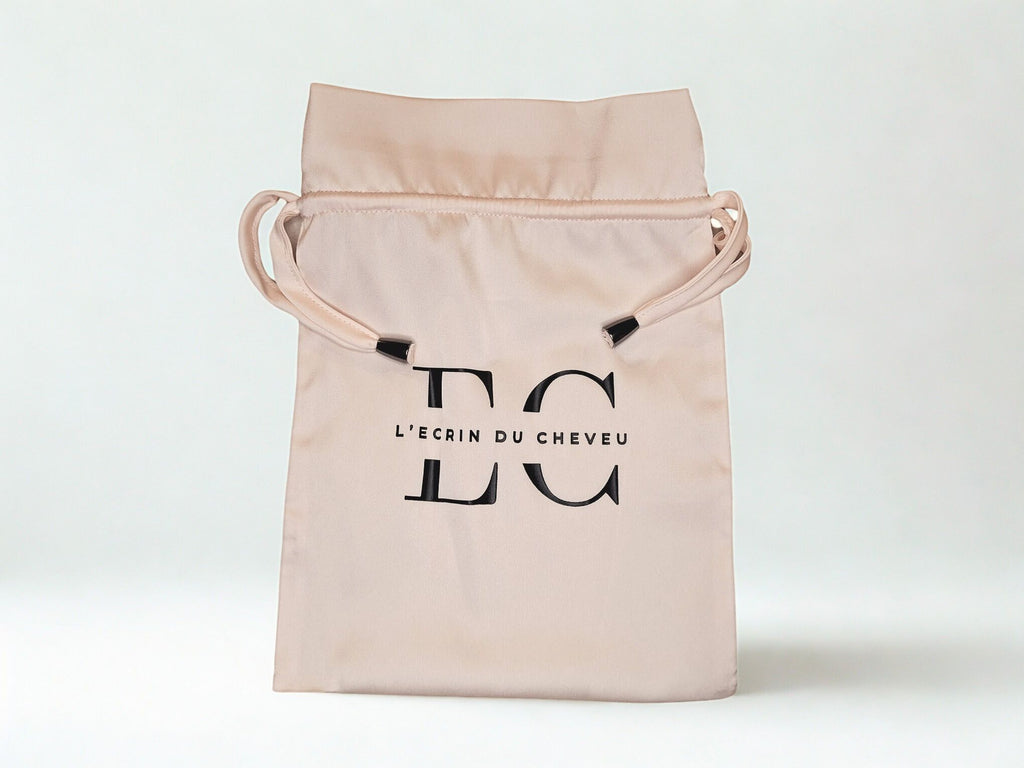 Bonnet en soie et sac de protection